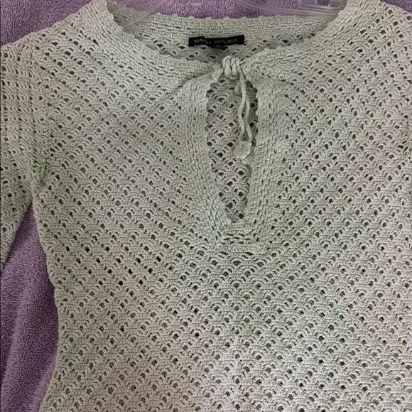 Green V-Neck Sweater with Textured Knit - Picture 4 of 6